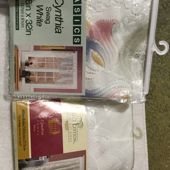 2 Sets of polyester window panels, one new se, one slightly used; 4 pcs total - Picture 2 of 16